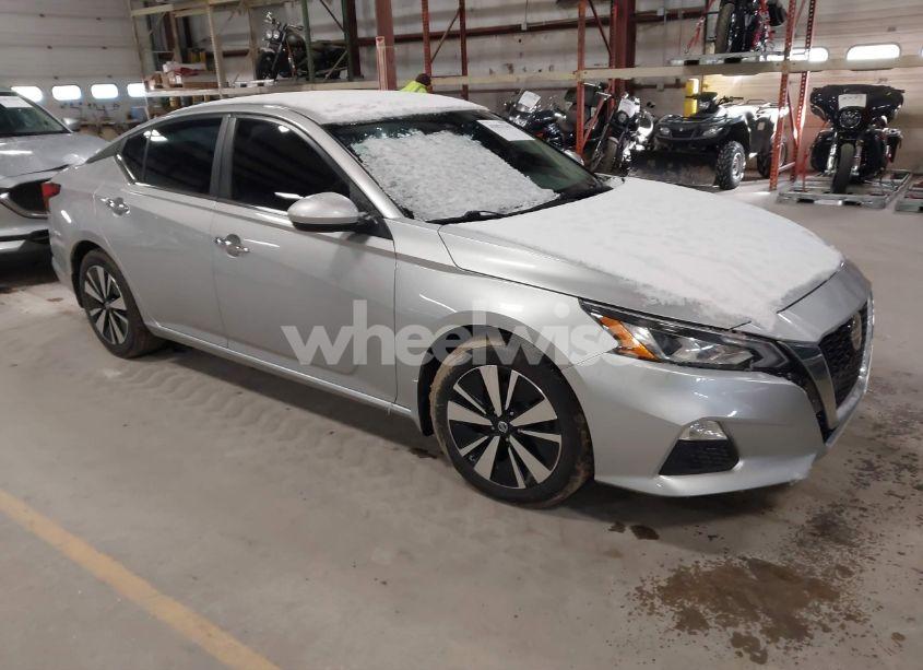 2022 Nissan Altima SV FWD (VIN 1N4BL4DV2NN353921) main photo