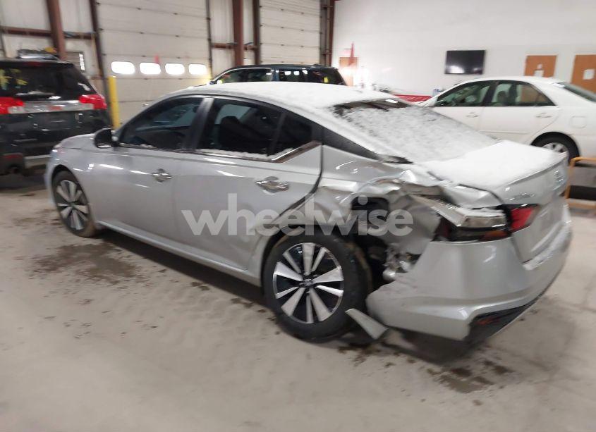 Photo 3 of 2022 Nissan Altima SV FWD (VIN 1N4BL4DV2NN353921)