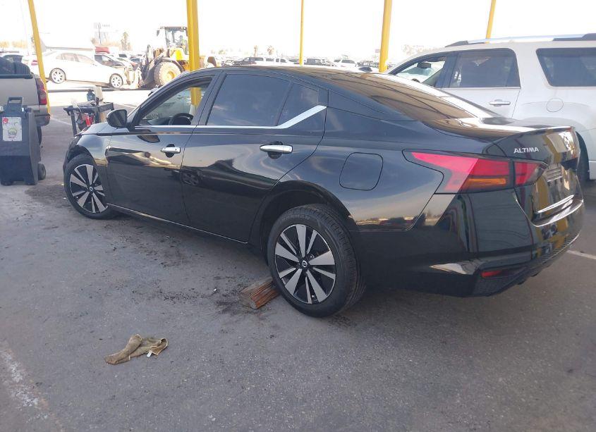 Photo 3 of 2022 Nissan Altima SV FWD (VIN 1N4BL4DV2NN368435)