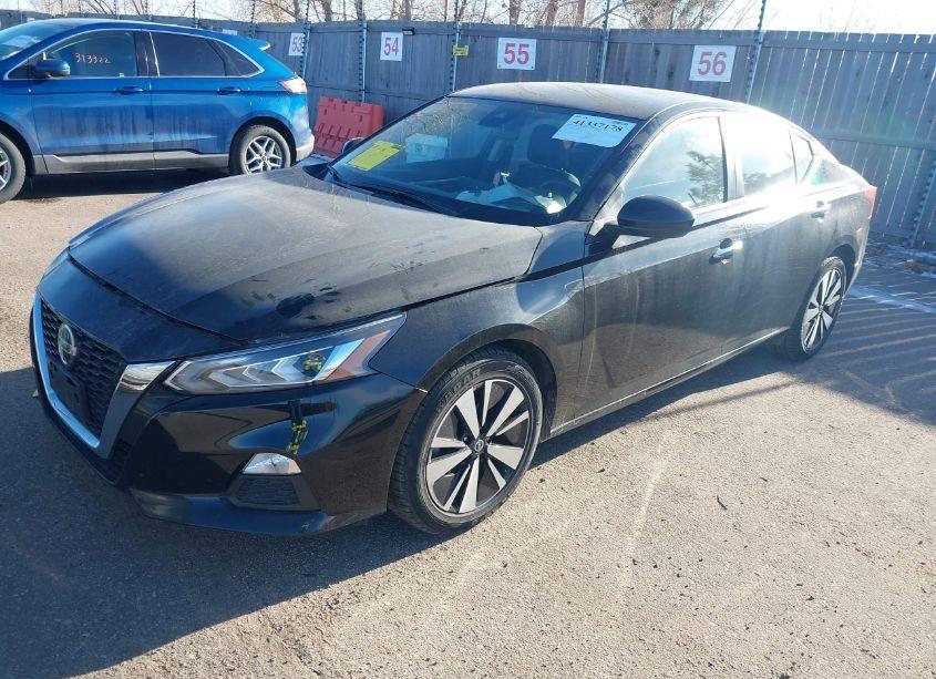 Photo 2 of 2022 Nissan Altima SV FWD (VIN 1N4BL4DV2NN390094)