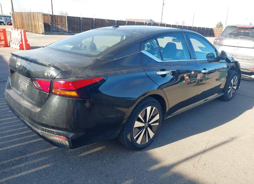 Photo 4 of 2022 Nissan Altima SV FWD (VIN 1N4BL4DV2NN390094)