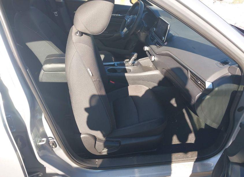 Photo 5 of 2022 Nissan Altima SV FWD (VIN 1N4BL4DV2NN403085)