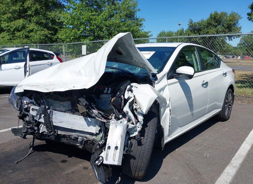 Photo 2 of 2023 Nissan Altima SV FWD (VIN 1N4BL4DV2PN300008)