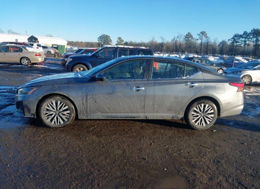 Photo 14 of 2023 Nissan Altima SV FWD (VIN 1N4BL4DV2PN309730)