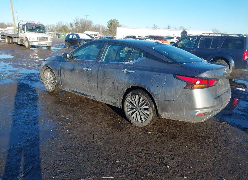 Photo 3 of 2023 Nissan Altima SV FWD (VIN 1N4BL4DV2PN309730)