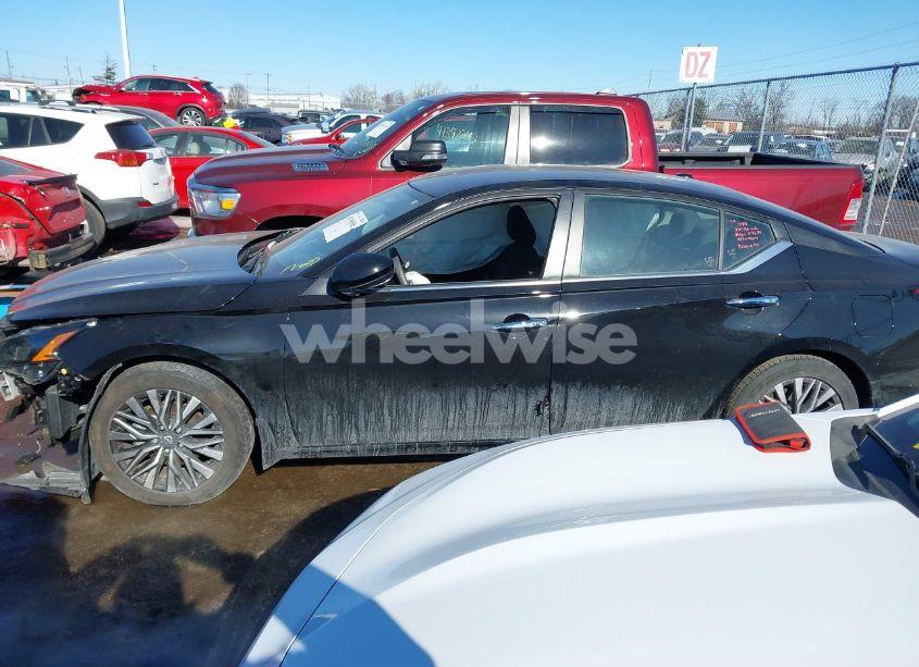 Photo 14 of 2023 Nissan Altima SV FWD (VIN 1N4BL4DV2PN310103)