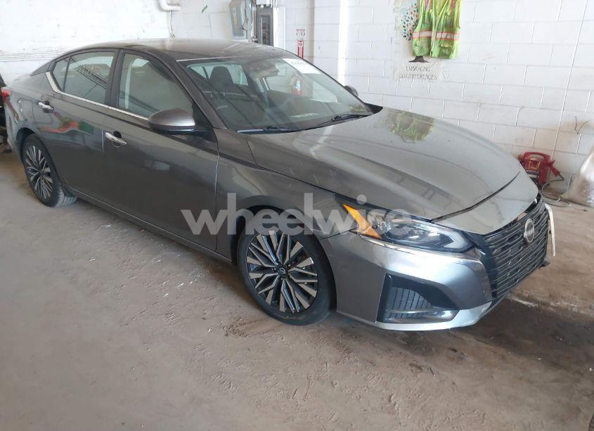 2023 Nissan Altima SV FWD (VIN 1N4BL4DV2PN329105) main photo