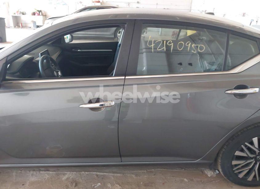 Photo 14 of 2023 Nissan Altima SV FWD (VIN 1N4BL4DV2PN329105)