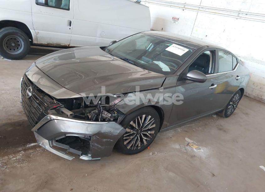 Photo 2 of 2023 Nissan Altima SV FWD (VIN 1N4BL4DV2PN329105)