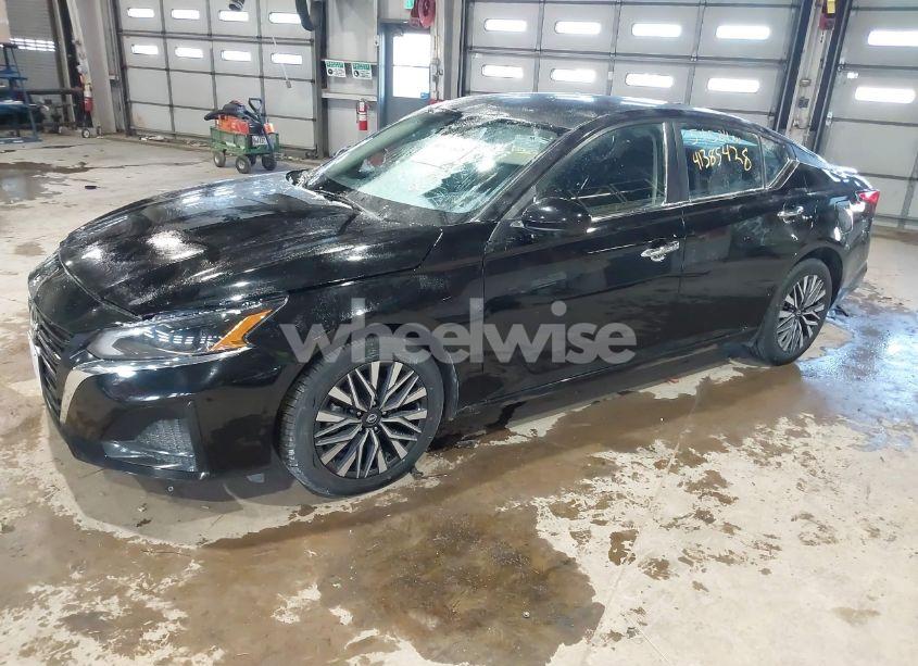 Photo 2 of 2023 Nissan Altima SV FWD (VIN 1N4BL4DV2PN349306)