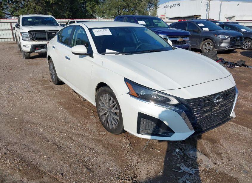 2023 Nissan Altima SV FWD (VIN 1N4BL4DV2PN365876) main photo