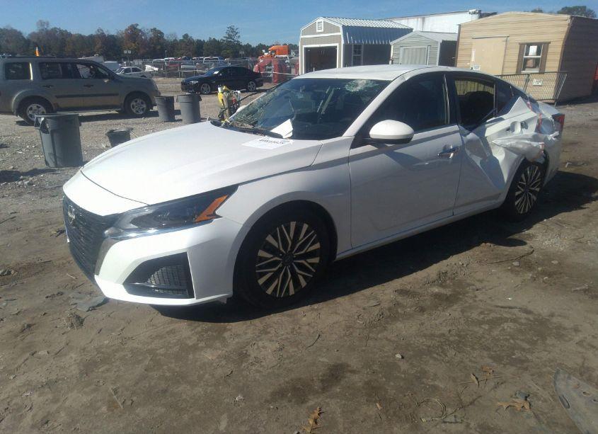 Photo 2 of 2023 Nissan Altima SV FWD (VIN 1N4BL4DV2PN422268)