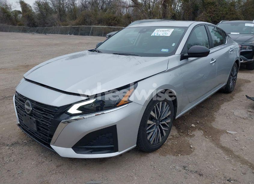 Photo 2 of 2024 Nissan Altima SV FWD (VIN 1N4BL4DV2RN302652)