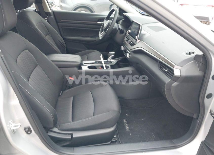 Photo 5 of 2024 Nissan Altima SV FWD (VIN 1N4BL4DV2RN302652)