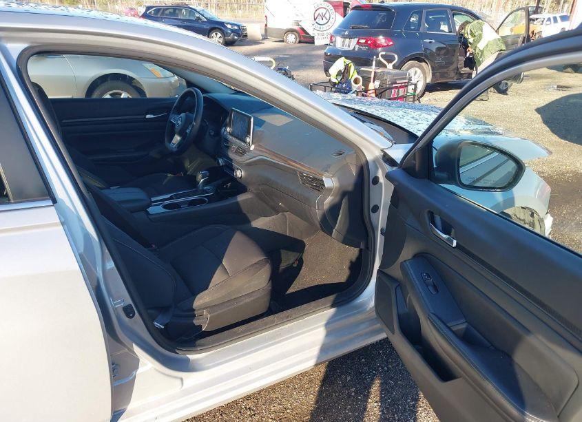 Photo 5 of 2024 Nissan Altima SV FWD (VIN 1N4BL4DV2RN327194)