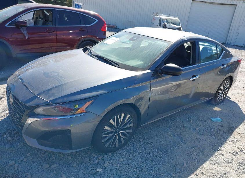 Photo 2 of 2024 Nissan Altima SV FWD (VIN 1N4BL4DV2RN333058)