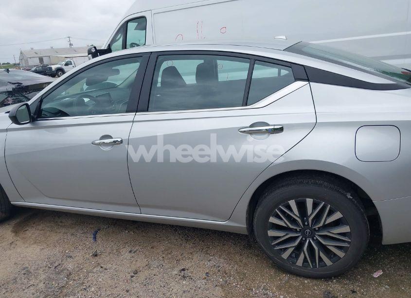 Photo 14 of 2024 Nissan Altima SV FWD (VIN 1N4BL4DV2RN347865)