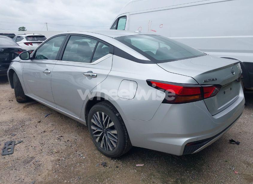 Photo 3 of 2024 Nissan Altima SV FWD (VIN 1N4BL4DV2RN347865)
