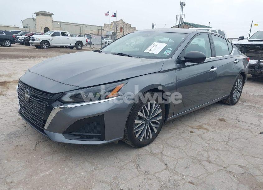 Photo 2 of 2024 Nissan Altima SV FWD (VIN 1N4BL4DV2RN352046)