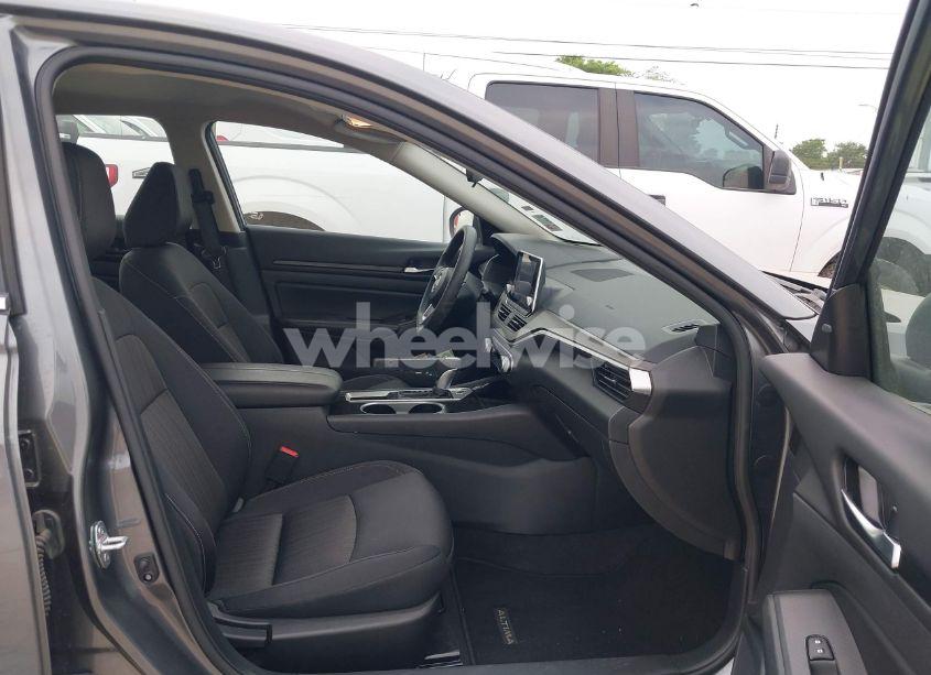 Photo 5 of 2024 Nissan Altima SV FWD (VIN 1N4BL4DV2RN352046)