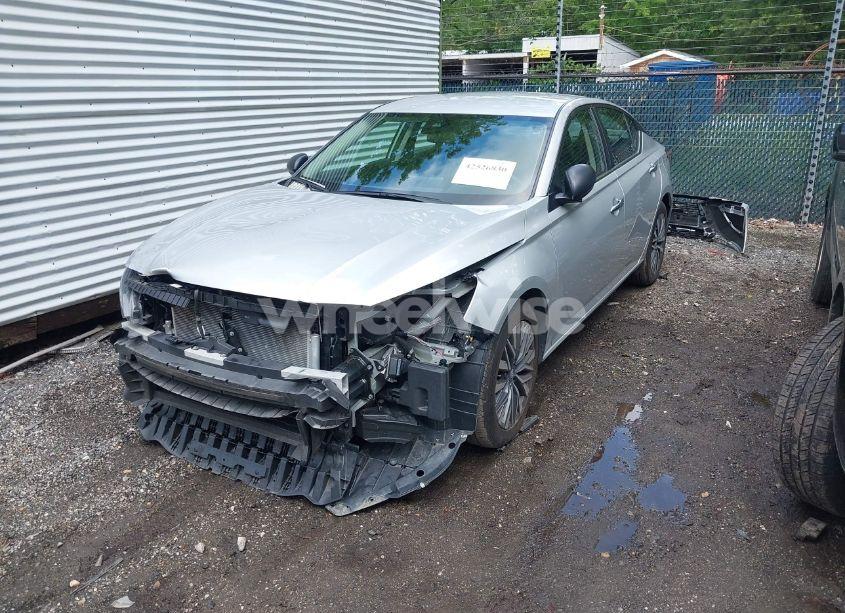 Photo 2 of 2024 Nissan Altima SV FWD (VIN 1N4BL4DV2RN375620)