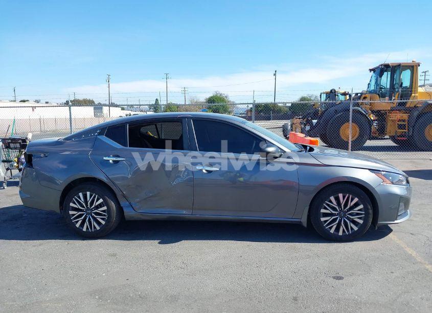 Photo 13 of 2024 Nissan Altima SV FWD (VIN 1N4BL4DV2RN425965)