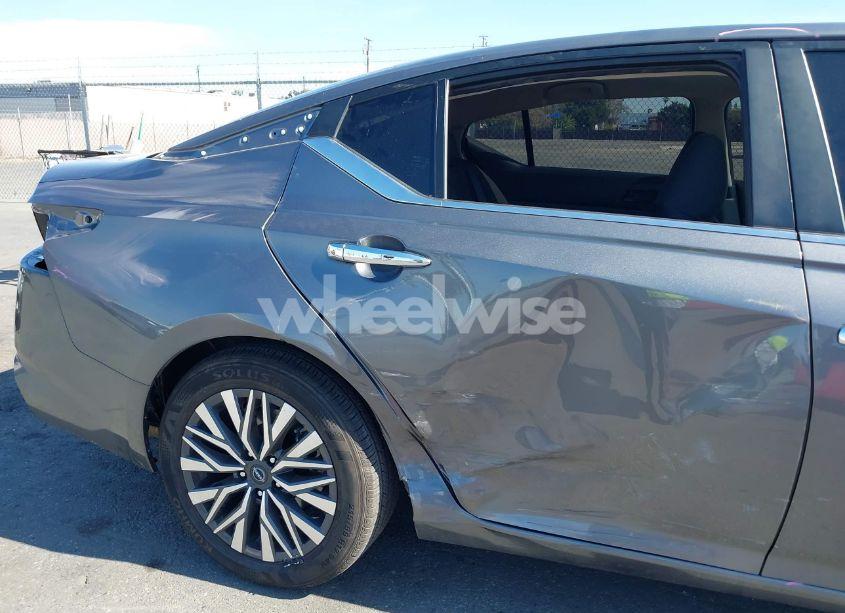 Photo 6 of 2024 Nissan Altima SV FWD (VIN 1N4BL4DV2RN425965)