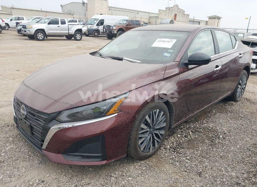 Photo 2 of 2025 Nissan Altima SV FWD (VIN 1N4BL4DV2SN325080)