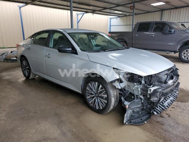 Photo 3 of 2025 NISSAN ALTIMA SV (VIN 1N4BL4DV2SN385067)