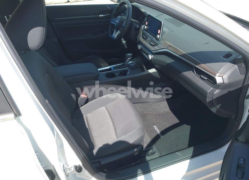 Photo 5 of 2025 Nissan Altima SV FWD (VIN 1N4BL4DV2SN395923)