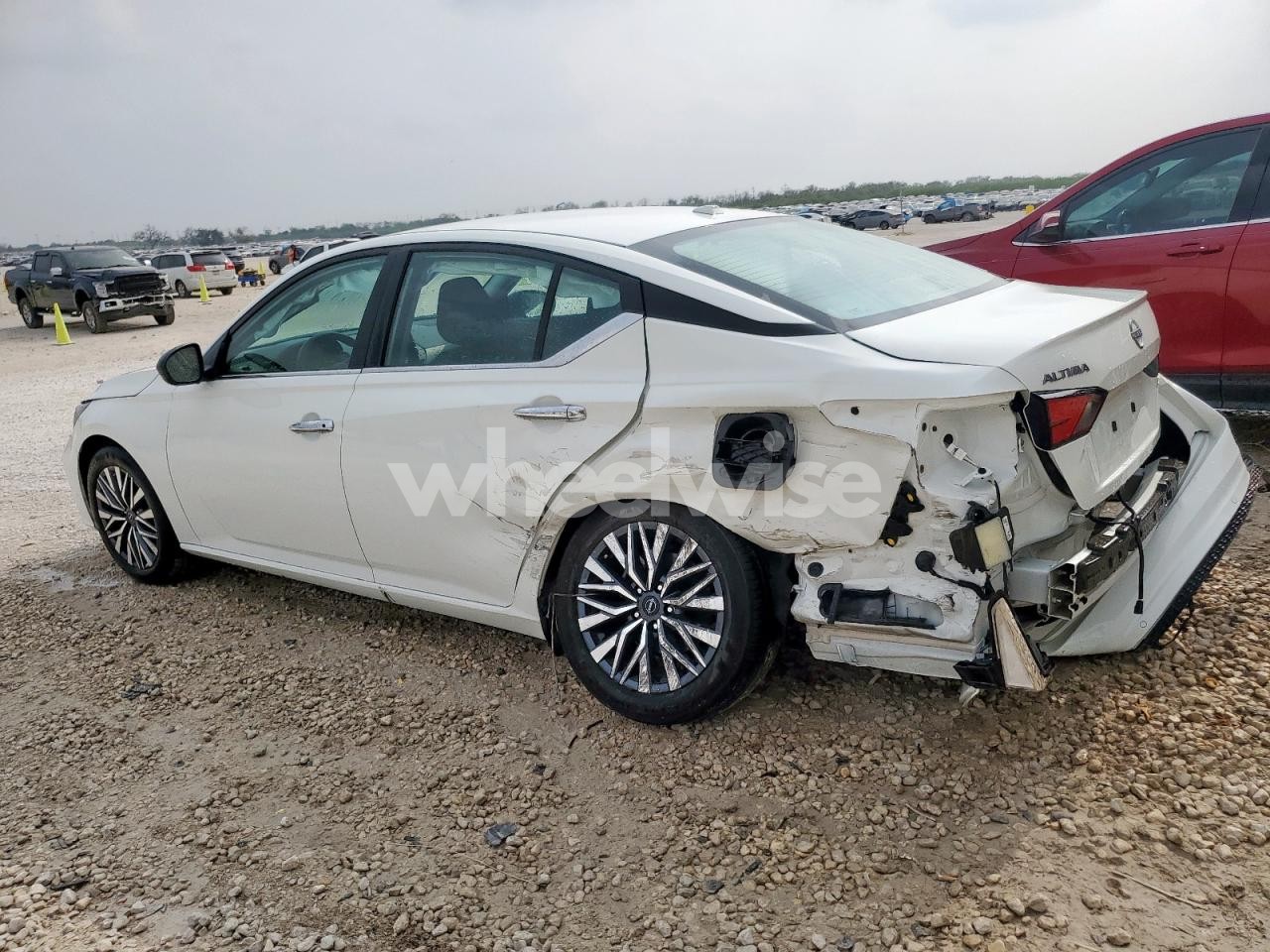 Photo 2 of 2025 NISSAN ALTIMA SV (VIN 1N4BL4DV2SN399535)