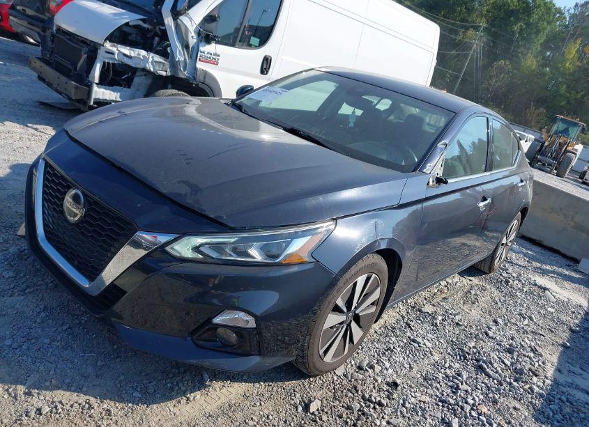 Photo 2 of 2019 Nissan Altima 2.5 SV (VIN 1N4BL4DV3KC157641)