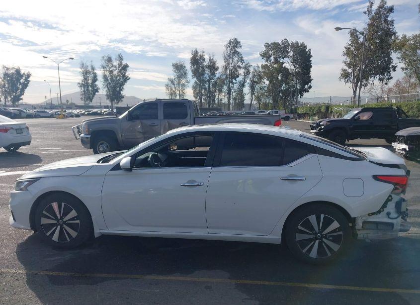 Photo 14 of 2021 Nissan Altima SV FWD (VIN 1N4BL4DV3MN304144)