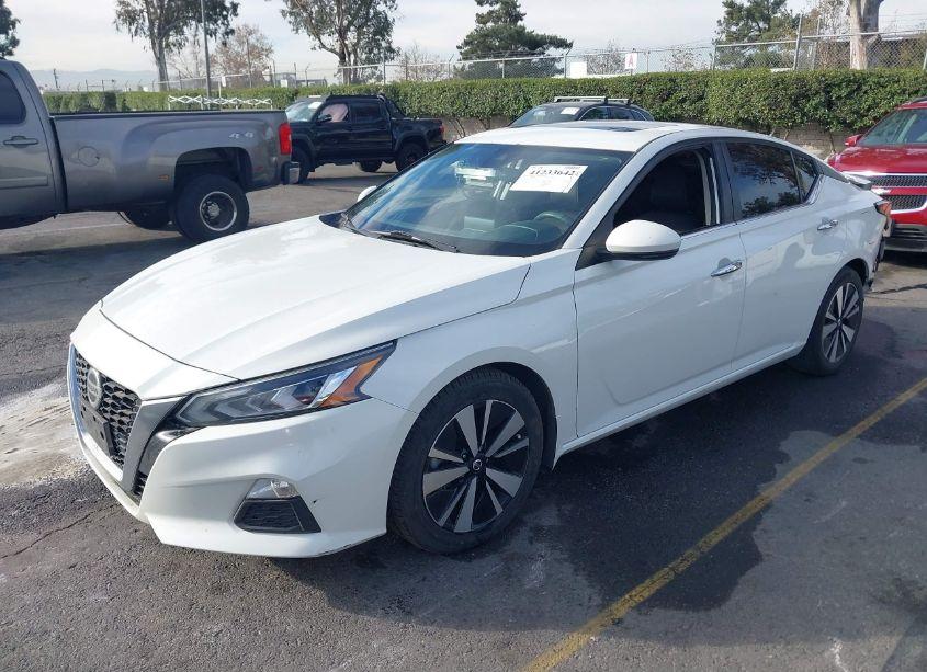 Photo 2 of 2021 Nissan Altima SV FWD (VIN 1N4BL4DV3MN304144)
