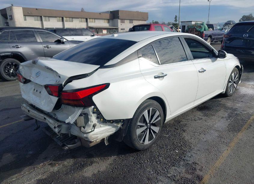 Photo 4 of 2021 Nissan Altima SV FWD (VIN 1N4BL4DV3MN304144)