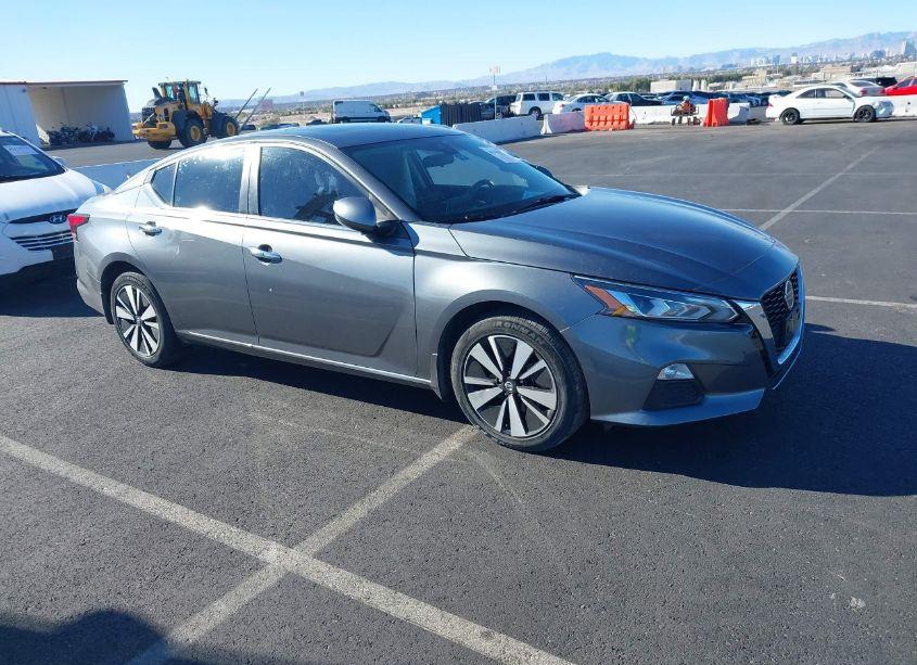 2021 Nissan Altima SV FWD (VIN 1N4BL4DV3MN304547) main photo