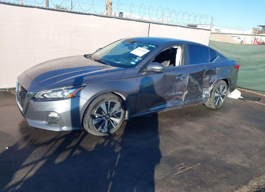 Photo 2 of 2021 Nissan Altima SV FWD (VIN 1N4BL4DV3MN304547)