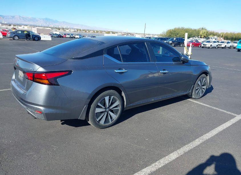 Photo 4 of 2021 Nissan Altima SV FWD (VIN 1N4BL4DV3MN304547)