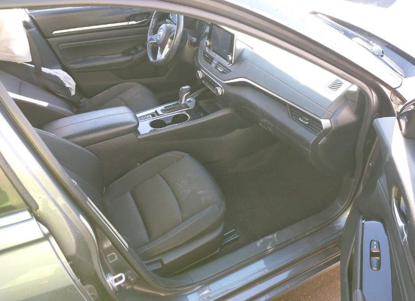 Photo 5 of 2021 Nissan Altima SV FWD (VIN 1N4BL4DV3MN304547)