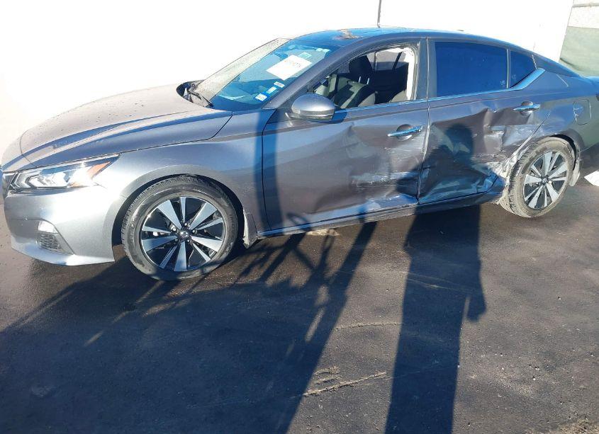 Photo 6 of 2021 Nissan Altima SV FWD (VIN 1N4BL4DV3MN304547)