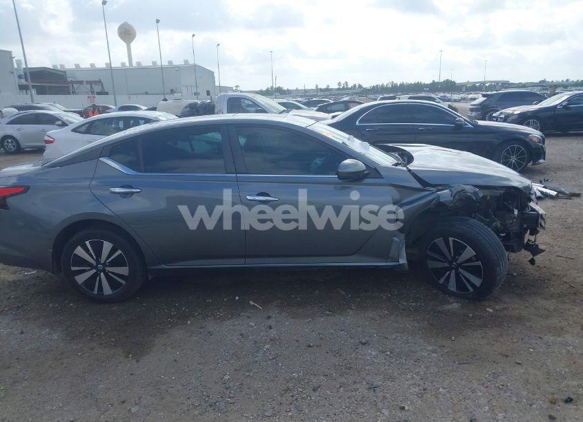 Photo 14 of 2021 Nissan Altima SV FWD (VIN 1N4BL4DV3MN304659)