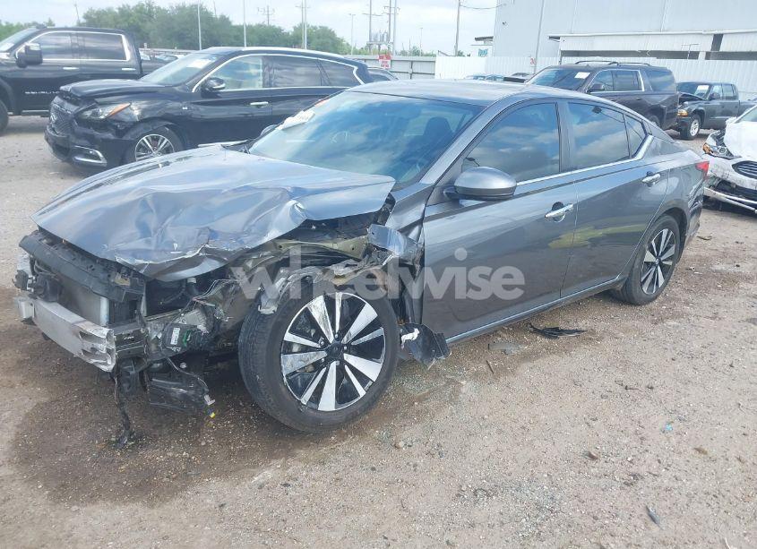 Photo 2 of 2021 Nissan Altima SV FWD (VIN 1N4BL4DV3MN304659)