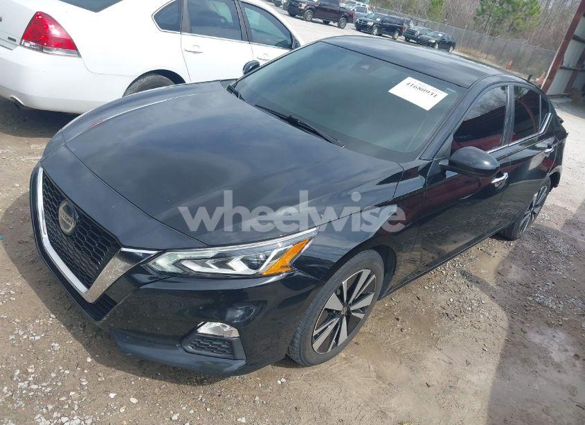 Photo 2 of 2021 Nissan Altima SV FWD (VIN 1N4BL4DV3MN326726)