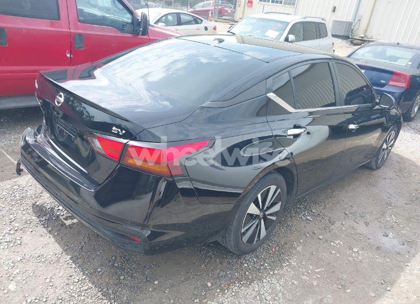 Photo 4 of 2021 Nissan Altima SV FWD (VIN 1N4BL4DV3MN326726)