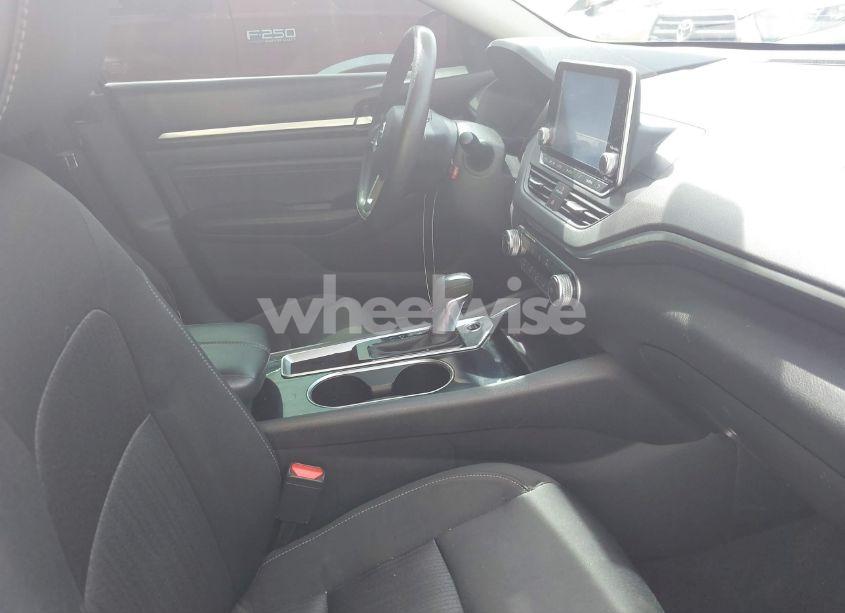 Photo 5 of 2021 Nissan Altima SV FWD (VIN 1N4BL4DV3MN326726)