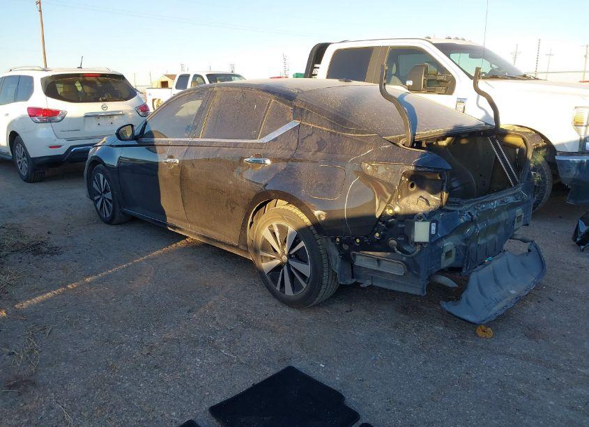 Photo 3 of 2021 Nissan Altima SV FWD (VIN 1N4BL4DV3MN330565)