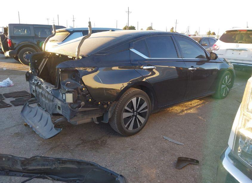 Photo 4 of 2021 Nissan Altima SV FWD (VIN 1N4BL4DV3MN330565)