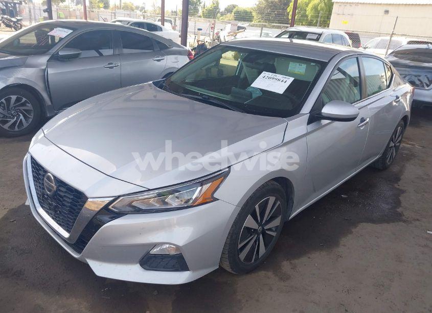 Photo 2 of 2021 Nissan Altima SV FWD (VIN 1N4BL4DV3MN334941)