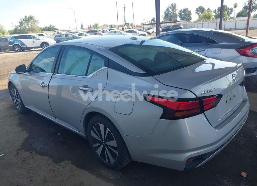 Photo 3 of 2021 Nissan Altima SV FWD (VIN 1N4BL4DV3MN334941)