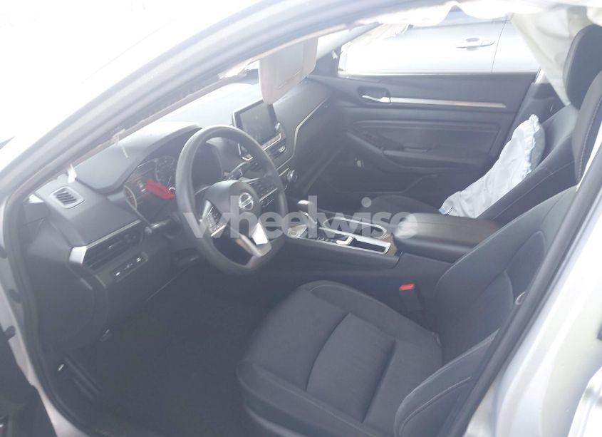 Photo 5 of 2021 Nissan Altima SV FWD (VIN 1N4BL4DV3MN334941)